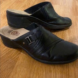 Women’s black clog 7.5